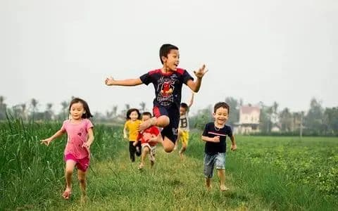tre-vui-choi-ngoai-troi-bao-nhieu-thoi-gian-moi-ngay-la-hop-ly