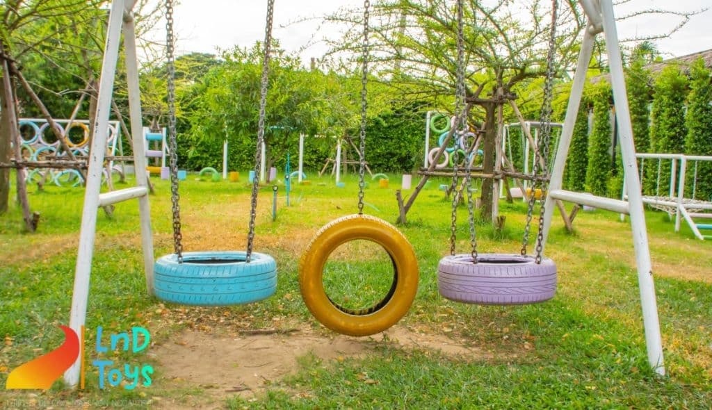 lam-do-choi-ngoai-troi-tu-vat-lieu-tai-che-sang-tao-de-thuc-hien