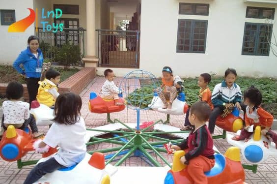 du-quay-cho-tre-mam-quay-giup-tre-ren-luyen-ky-nang-giu-thang-bang-nhu-the-nao