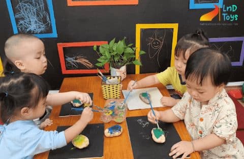 do-choi-cam-xuc-giup-tre-goi-ten-va-hieu-duoc-cam-xuc-ban-than