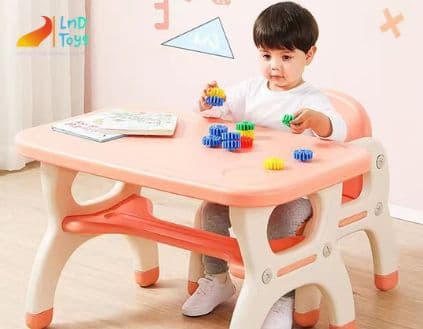 do-choi-ban-hoc-mini-khong-gian-hoc-tap-tao-cam-giac-than-thien-cho-tre-em